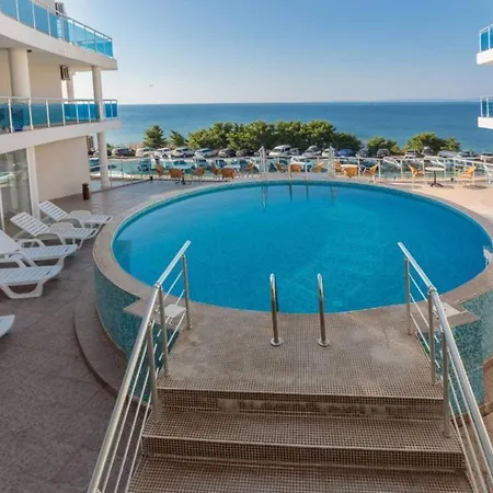 Apartment 1-bed Modern Sea View In